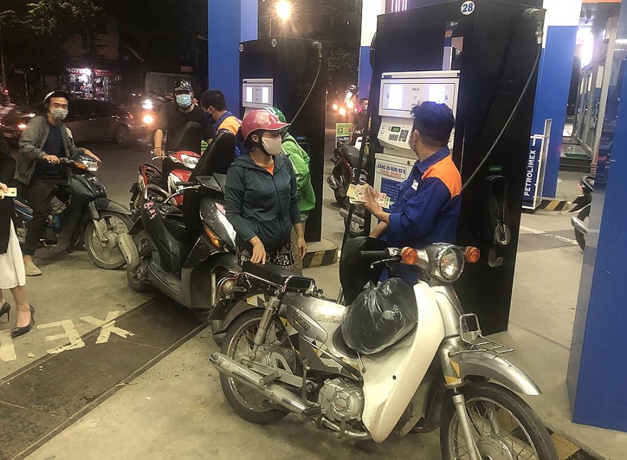 Xăng tại Malaysia chỉ 13.000 đồng/lít là giá bán nội địa