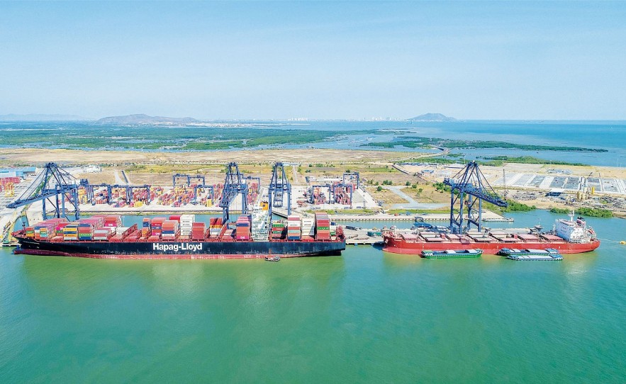 Xu hướng thế giới phát triển tàu trọng tải lớn hơn để tối ưu hóa chi phí vận tải, đặc biệt là đội tàu container và tàu chuyên dụng. Ảnh TIÊN VŨ
