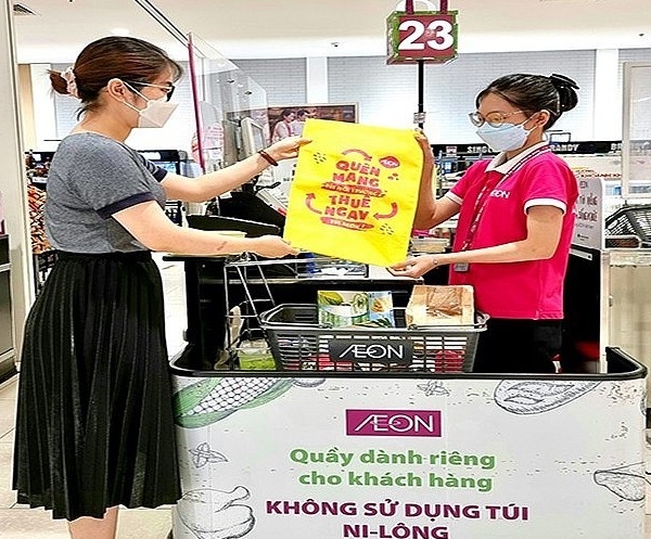 Cho mượn túi môi trường, khuyến khích khách hàng tiêu dùng bền vững