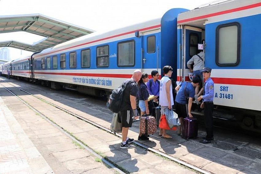 Đường sắt tăng nhiều tàu khách trên tuyến Bắc-Nam phục vụ du lịch Hè