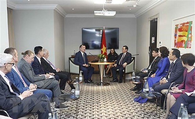 Chủ tịch Quốc hội Vương Đình Huệ gặp đại diện doanh nghiệp Anh đầu tư tại Việt Nam