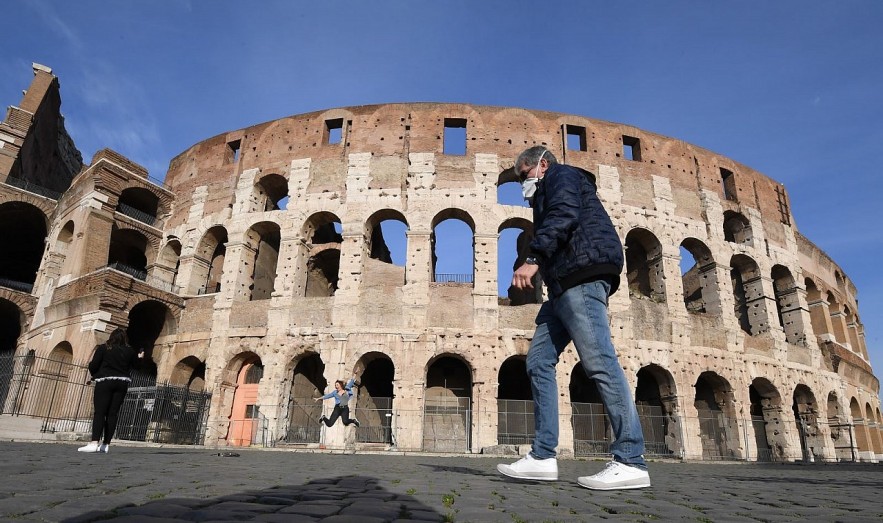 Italy ghi nhận số ca mắc mới theo ngày cao nhất thế giới với 71.947 ca