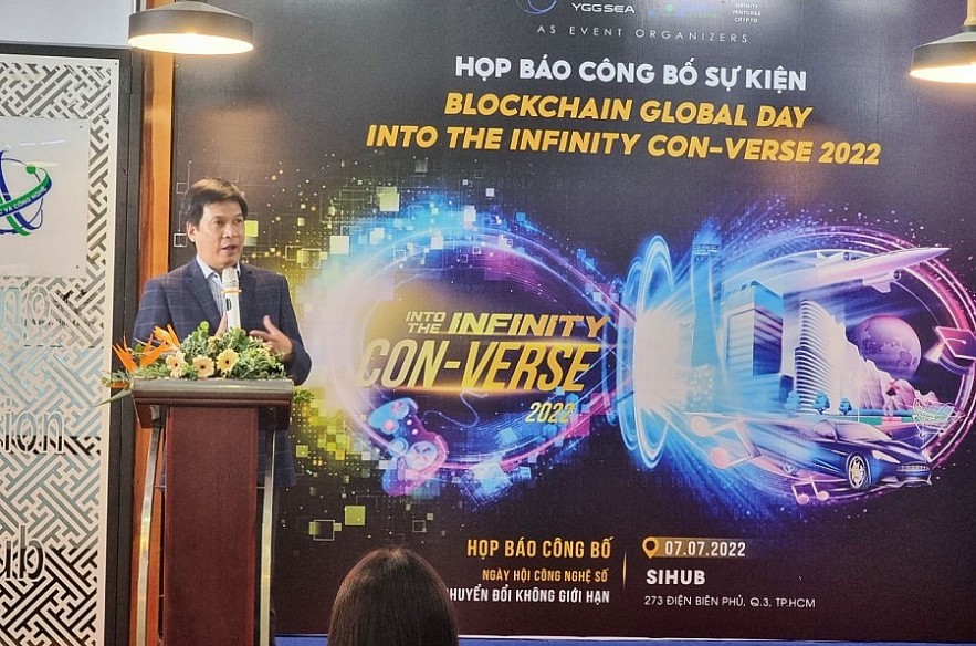 CEO Sihub Huỳnh Kim Tước chia sẻ việc ứng dụng công nghệ blockchain vào thực tiễn. Ảnh Đỗ Doãn