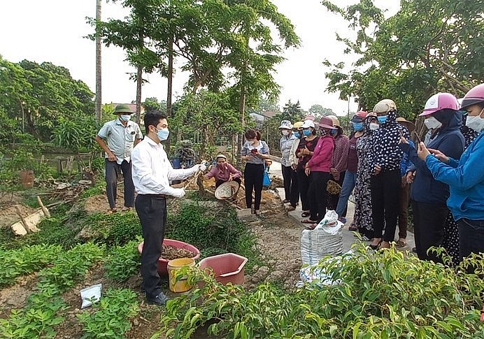 Phụ nữ huyện Thiệu Hóa triển khai có hiệu quả việc phân rác ngay tại hộ gia đình