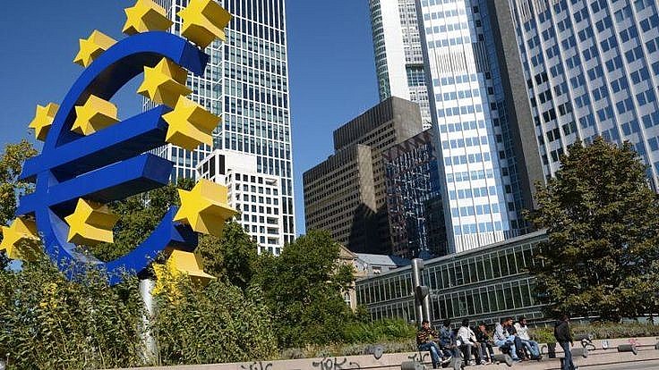 Ủy ban châu Âu hạ dự báo tăng trưởng kinh tế Eurozone