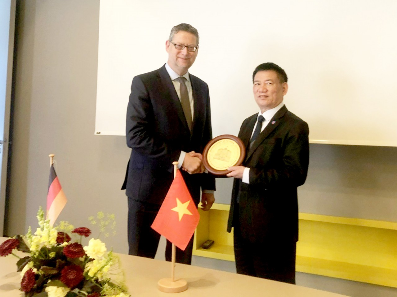 Bộ Tài chính Việt Nam thúc đẩy hợp tác với GIZ và KfW