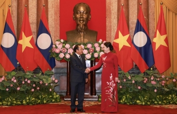 Đẩy mạnh hơn nữa hợp tác thương mại, đầu tư Việt Nam và Lào