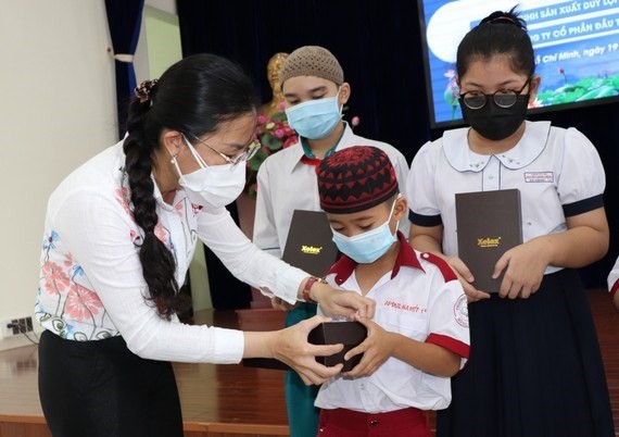 TP. Hồ Chí Minh: Hỗ trợ người cao tuổi, trẻ mồ côi và đối tượng hoàn cảnh khó khăn