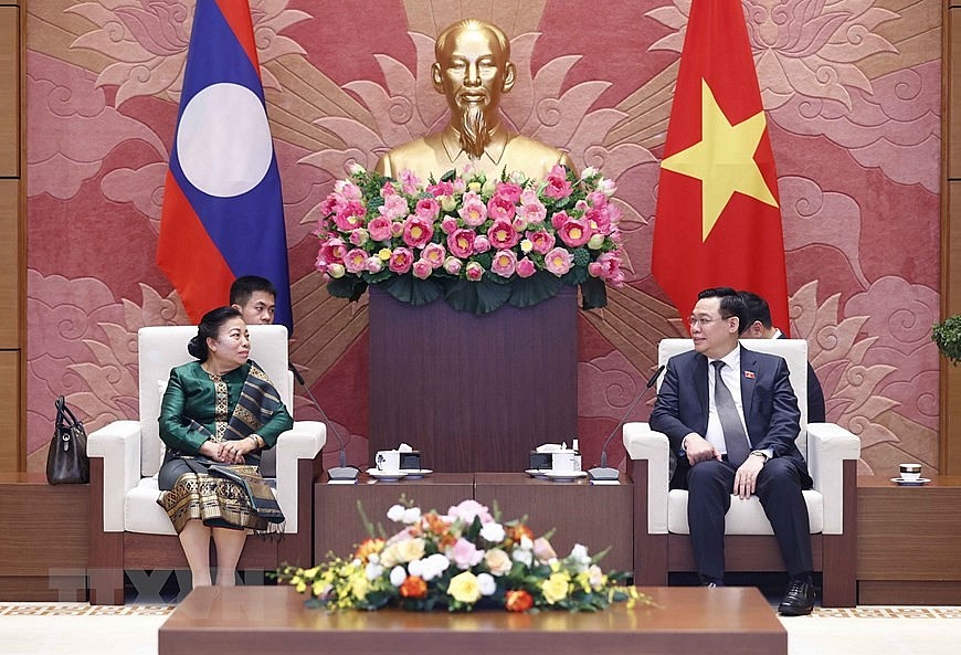 Chủ tịch Quốc hội Vương Đình Huệ tiếp Phó Chủ tịch Quốc hội Lào Sounthon Xayachak