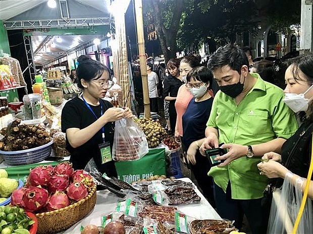 Fair treats visitors to Hanoi’s OCOP goods, farm produce