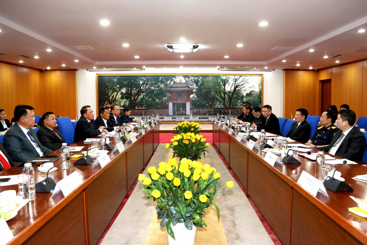 Bộ Tài chính hai nước Việt Nam - Lào thắt chặt mối quan hệ hợp tác toàn diện