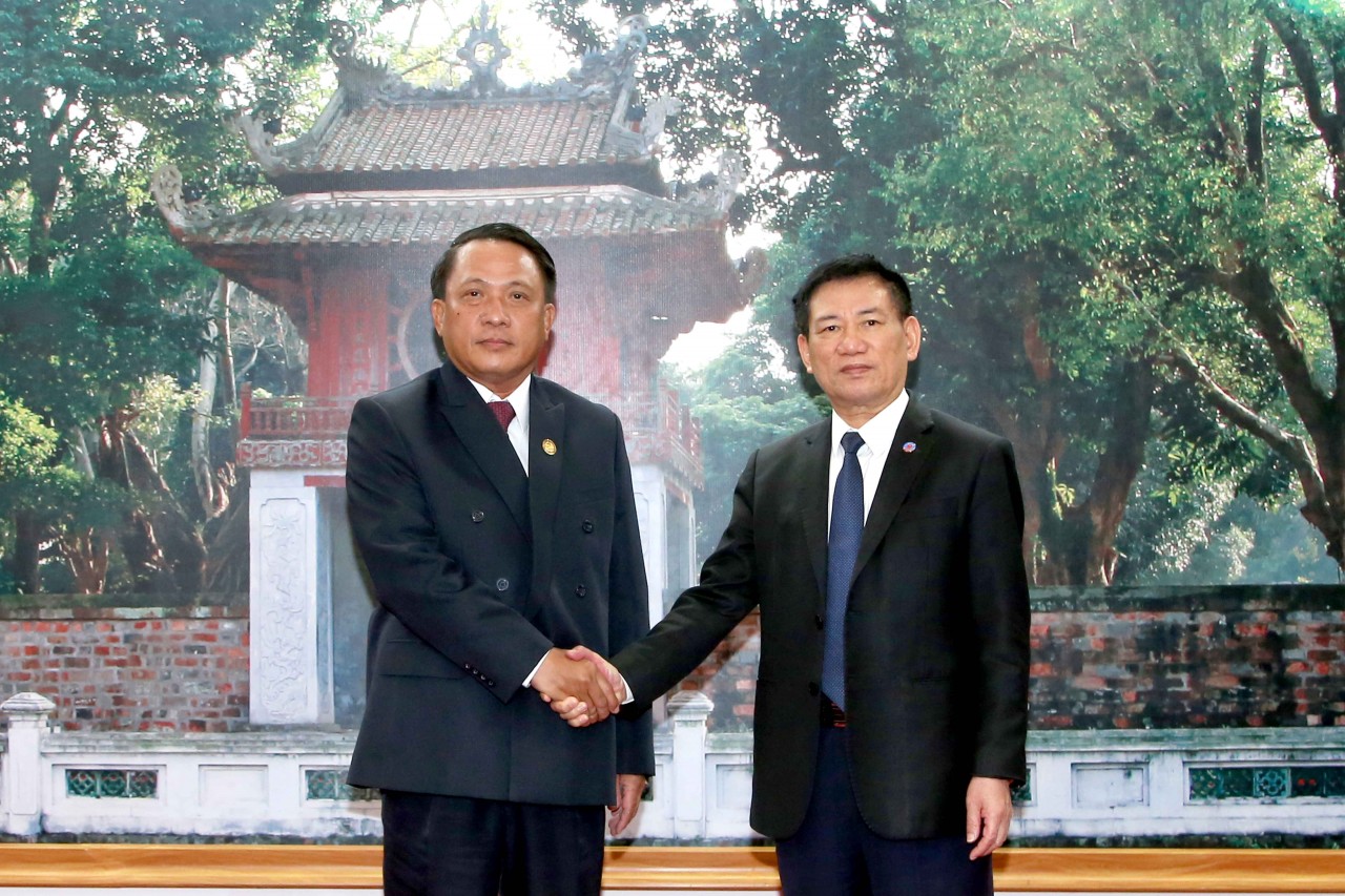 Bộ Tài chính hai nước Việt Nam - Lào thắt chặt mối quan hệ hợp tác toàn diện