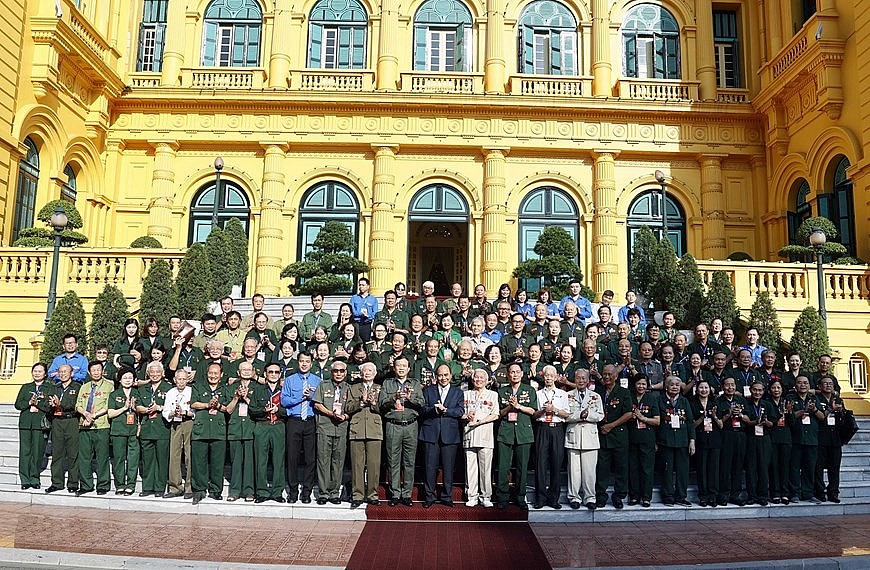 Chủ tịch nước Nguyễn Xuân Phúc gặp mặt Đoàn đại biểu Hội Cựu thanh niên xung phong