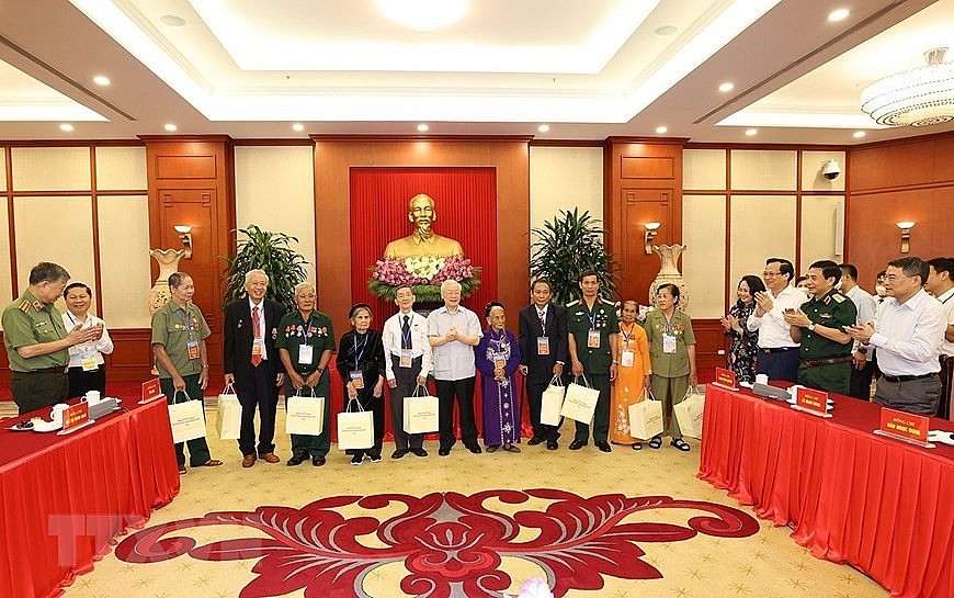 Hình ảnh Tổng Bí thư Nguyễn Phú Trọng gặp mặt người có công tiêu biểu toàn quốc