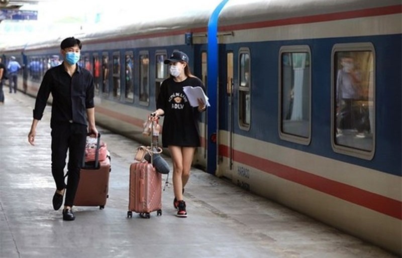 Hành khách nhận ưu đãi khi mua vé tàu khách Hà Nội - Hải Phòng
