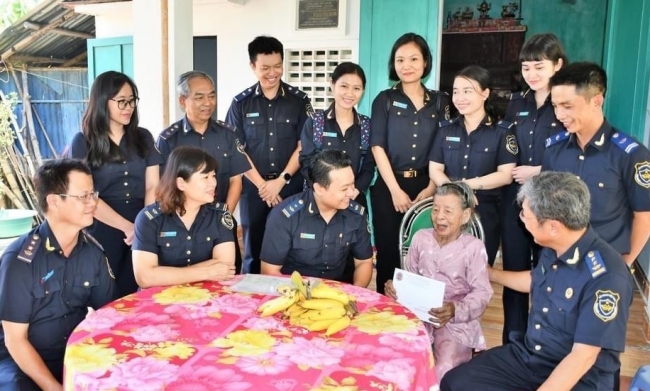 Cục Hải quan Đà Nẵng tri ân các Mẹ Việt Nam Anh hùng