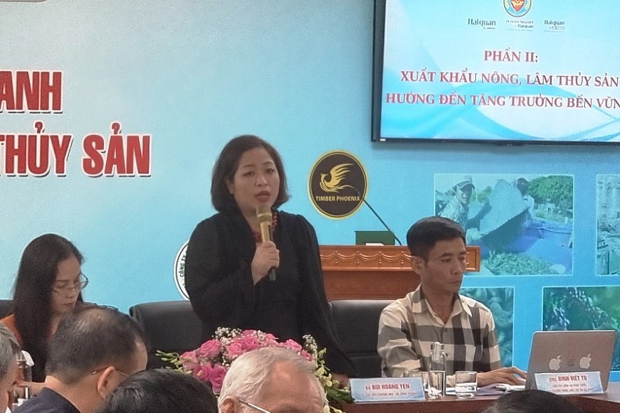Bà Bùi Hoàng Yến chia sẻ về giải pháp hỗ trợ nông, thủy sản xuất khẩu. Ảnh Đỗ Doãn