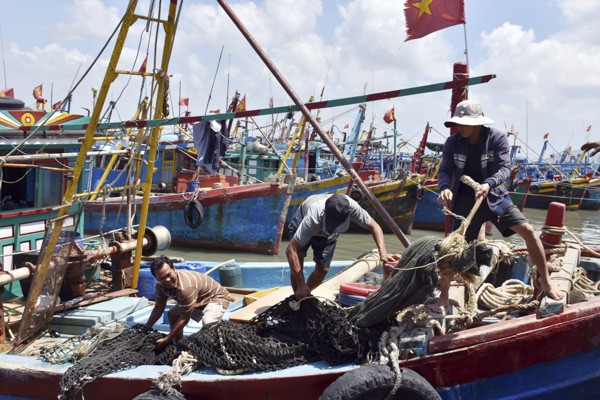 Bà Rịa - Vũng Tàu: Giá xăng dầu giảm, ngư dân phấn khởi vươn khơi