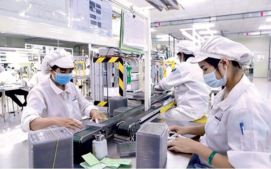 Sản xuất linh kiện điện tử tại Công ty Youngbag ViiNa khu Công nghiệp Bình Xuyên (Vĩnh Phúc).