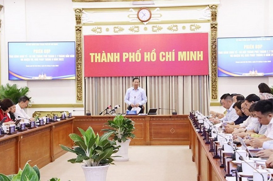 Chủ tịch UBND TP. Hồ Chí Minh Phan Văn Mãi phát biểu chỉ đạo tại buổi họp. Ảnh Việt Dũng