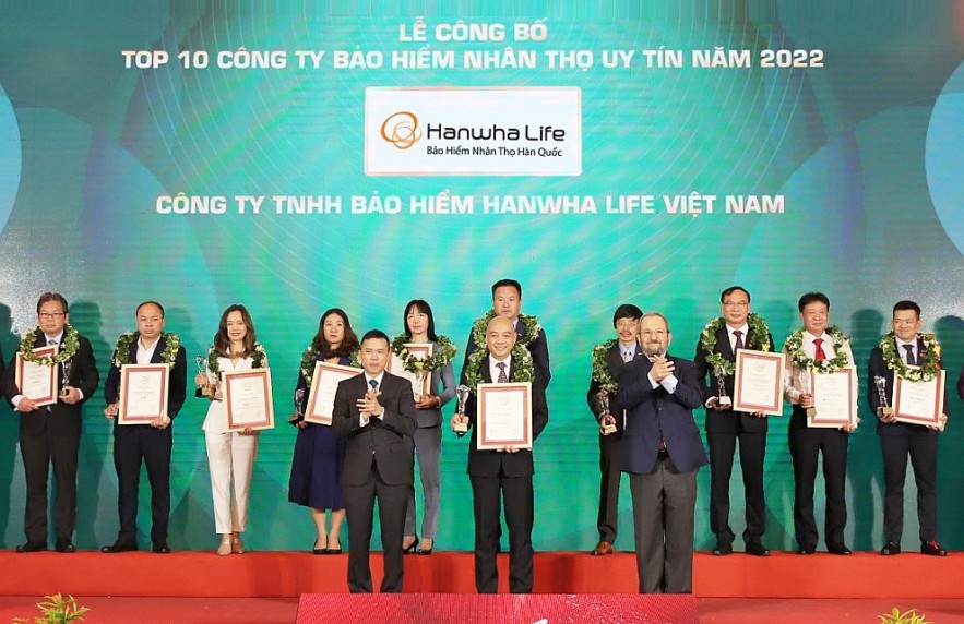 Hanwha Life Việt Nam lọt Top 10 Công ty bảo hiểm uy tín năm 2022