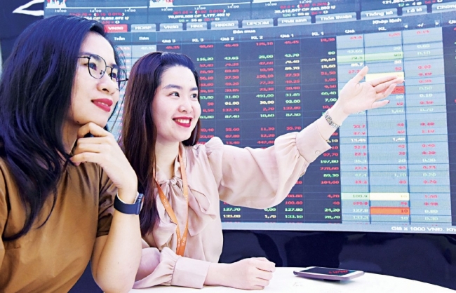 Thị trường chứng khoán: Cơ hội sẽ “sáng" hơn và đi lên từ từ