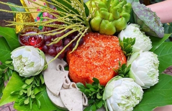 Đa dạng hàng hóa mùa lễ Vu Lan, thực phẩm chay đắt khách