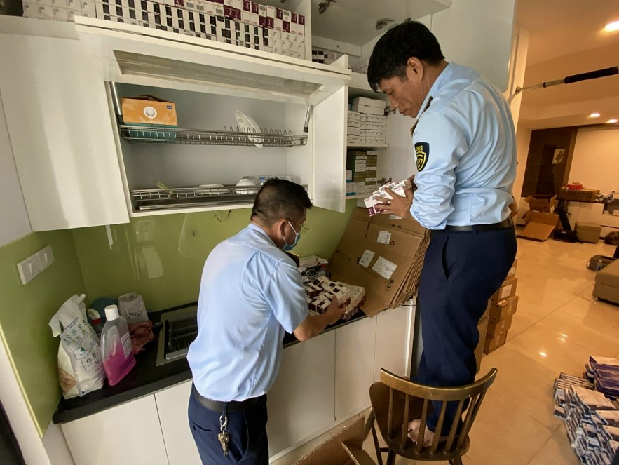 Phát hiện kho thuốc tây bất hợp pháp tại căn hộ chung cư cao cấp ở Hà Nội