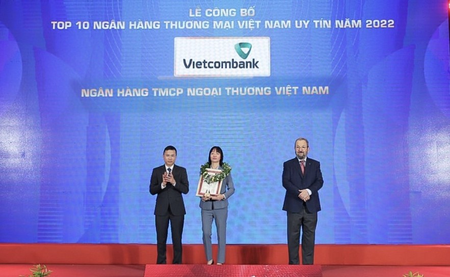 Vietcombank lần thứ 7 liên tiếp đứng đầu bảng xếp hạng Top 10 ngân hàng thương mại uy tín