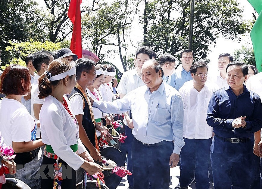 Chủ tịch nước Nguyễn Xuân Phúc dâng hương tưởng niệm Bác Hồ trên núi Ba Vì