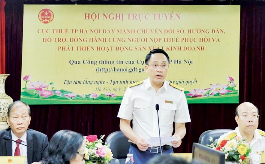 Ông Mai Sơn - Cục trưởng Cục Thuế TP. Hà Nội phát biểu khai mạc chương trình hỗ trợ trực tuyến ngày 25/8. Ảnh: Hương Xuân