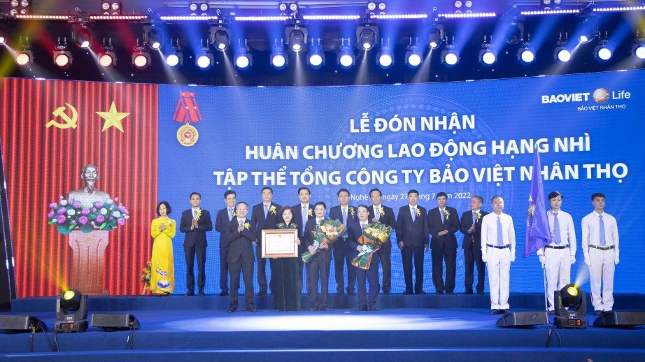 Bảo Việt Nhân thọ tiếp tục dẫn đầu Top 10 “Công ty bảo hiểm nhân thọ uy tín năm 2022”