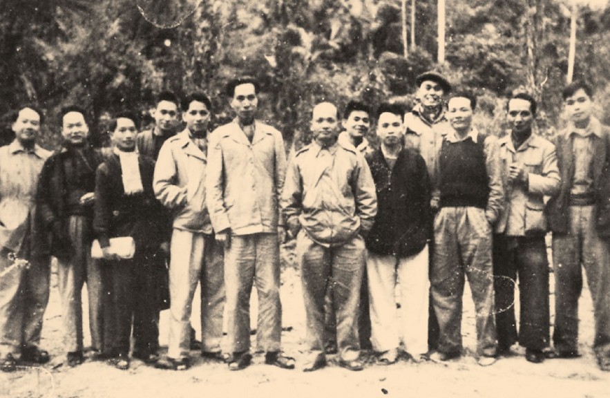 Bộ trưởng Lê Văn Hiến (ở giữa) cùng các đồng chí lãnh đạo Bộ Tài chính tại ATK.