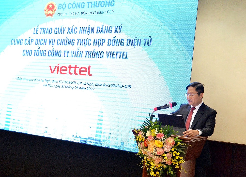 Viettel Telecom được trao giấy xác nhận đăng ký cung cấp dịch vụ chứng thực hợp đồng điện tử vContract