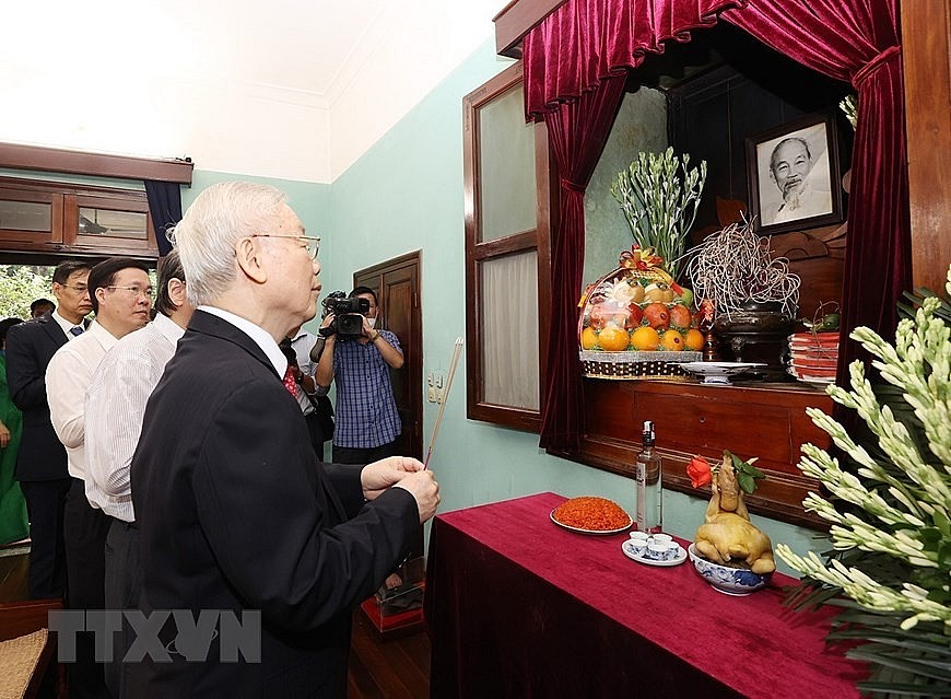 Tổng Bí thư dâng hương tưởng niệm Chủ tịch Hồ Chí Minh dịp Quốc khánh