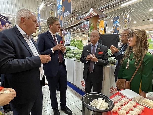 Vietnamese rice hits the shelves of E.Leclerc Viry Châtillon hypermarket