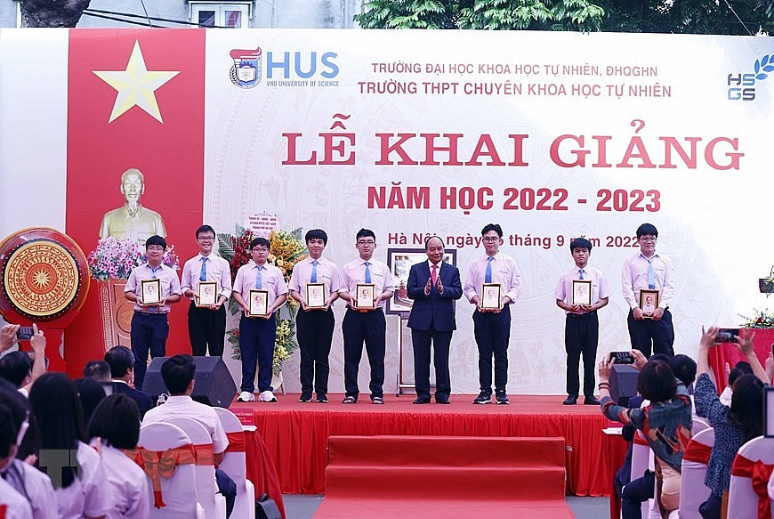 Chủ tịch nước dự Lễ khai giảng Trường THPT Chuyên Khoa học Tự nhiên