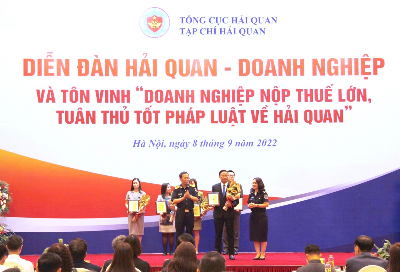 Tôn vinh 9 doanh nghiệp nộp thuế lớn, tuân thủ tốt pháp luật về hải quan