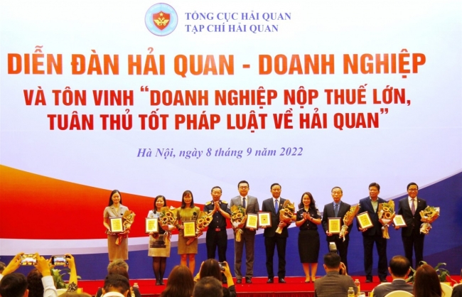 Tôn vinh 9 doanh nghiệp nộp thuế lớn, tuân thủ tốt pháp luật về hải quan
