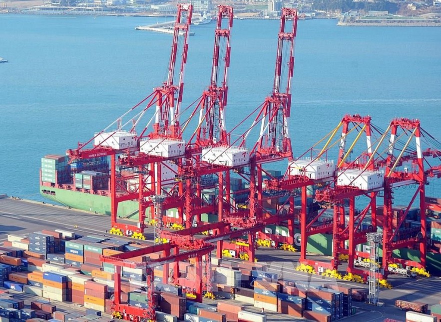 Cán cân thương mại hàng hóa thâm hụt lần đầu tiên kể từ tháng 4/2014