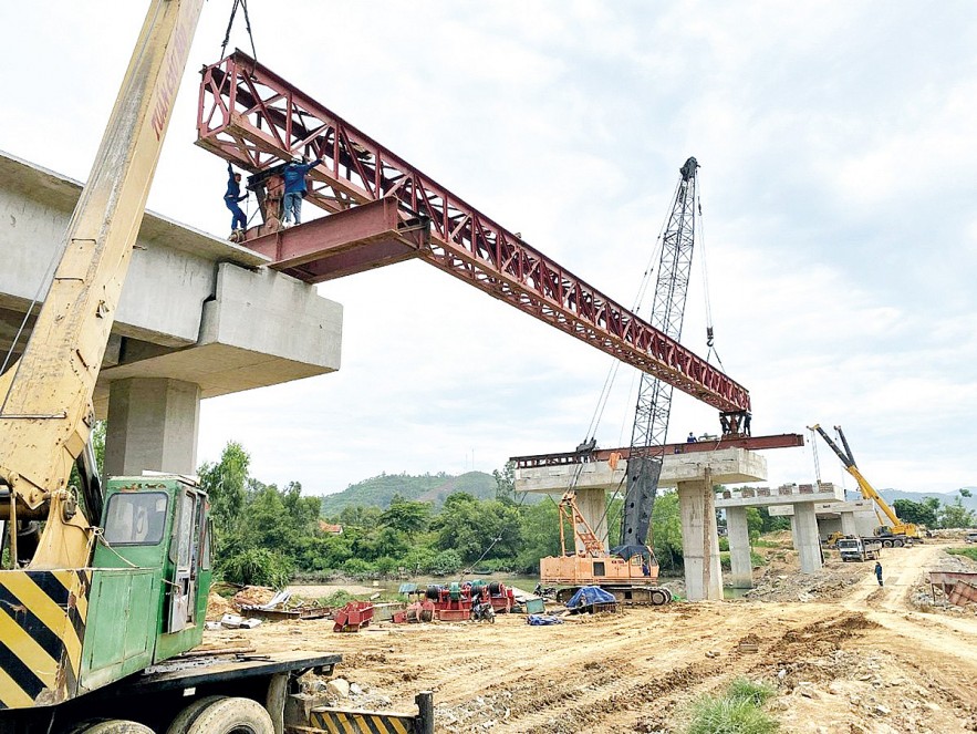 hi công cao tốc Bắc – Nam đoạn Nghi Sơn – Diễn Châu đang đáp ứng tiến độ theo hợp đồng. Ảnh: Văn Phạm