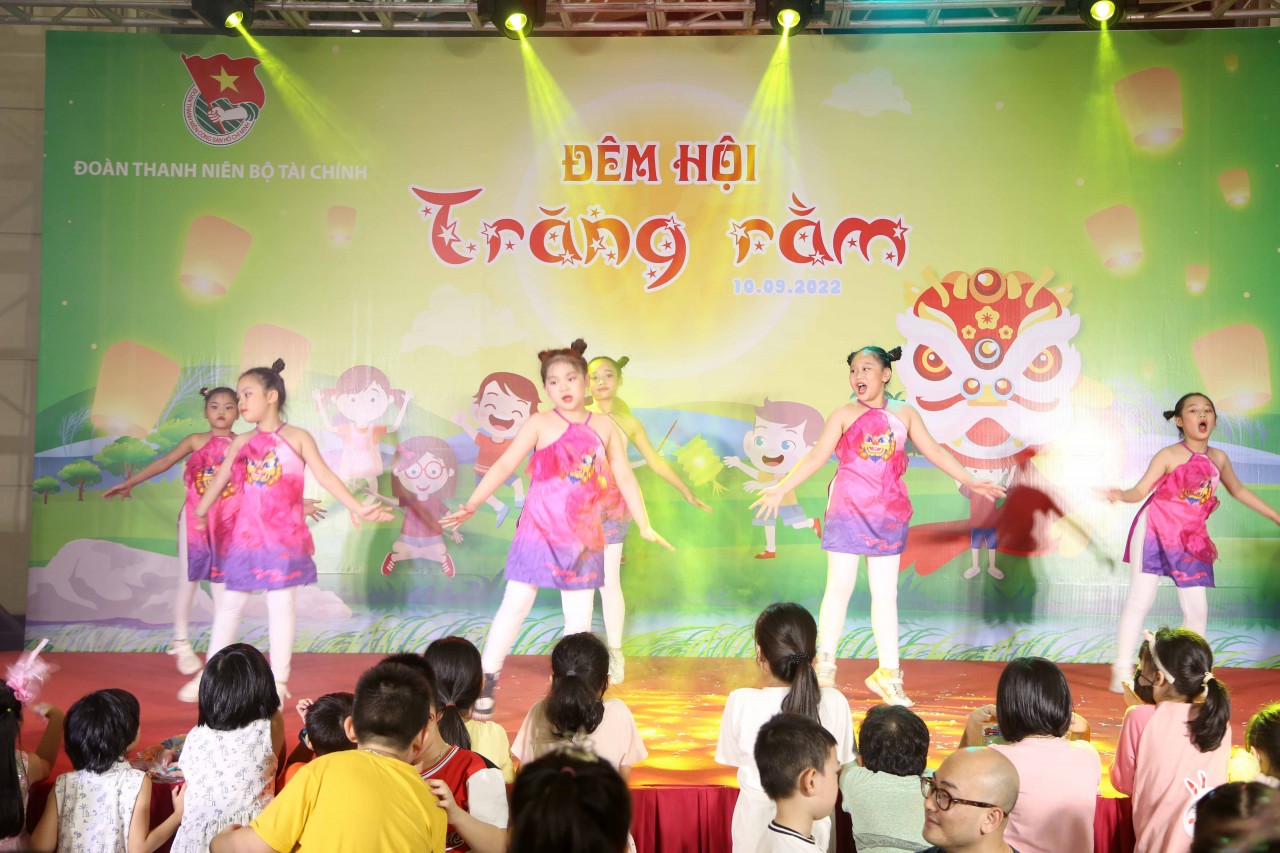 Đoàn thanh niên Bộ Tài chính tổ chức Đêm hội Trăng rằm Đoàn thanh niên Bộ Tài chính tổ chức Đêm hội Trăng rằm
