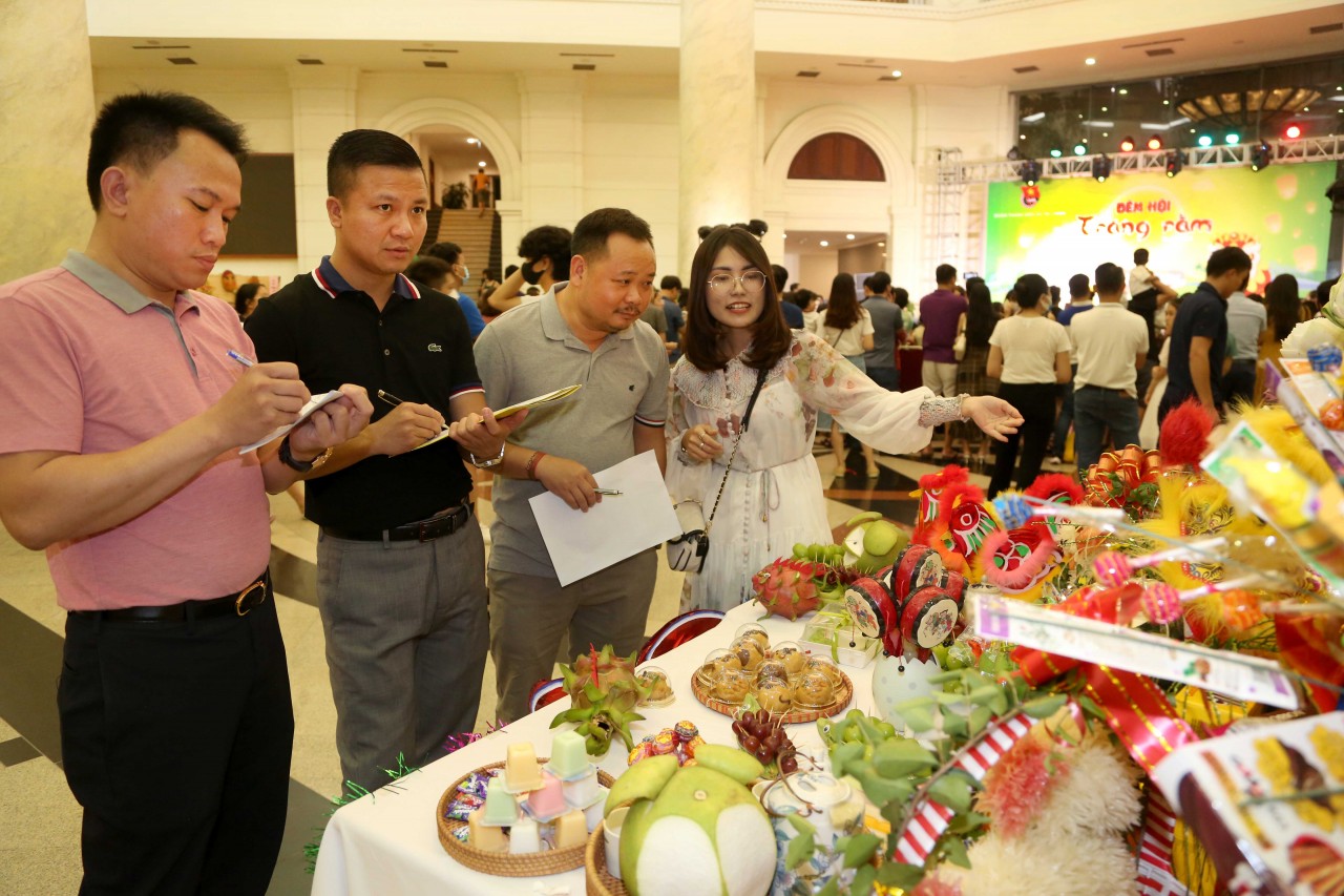 Đoàn thanh niên Bộ Tài chính tổ chức Đêm hội Trăng rằm