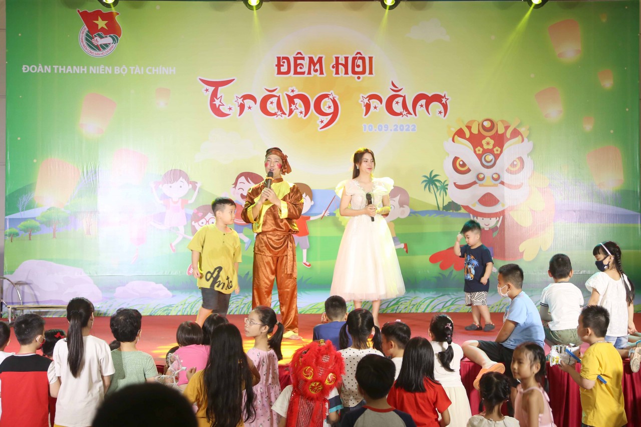 Đoàn thanh niên Bộ Tài chính tổ chức Đêm hội Trăng rằm Đoàn thanh niên Bộ Tài chính tổ chức Đêm hội Trăng rằm