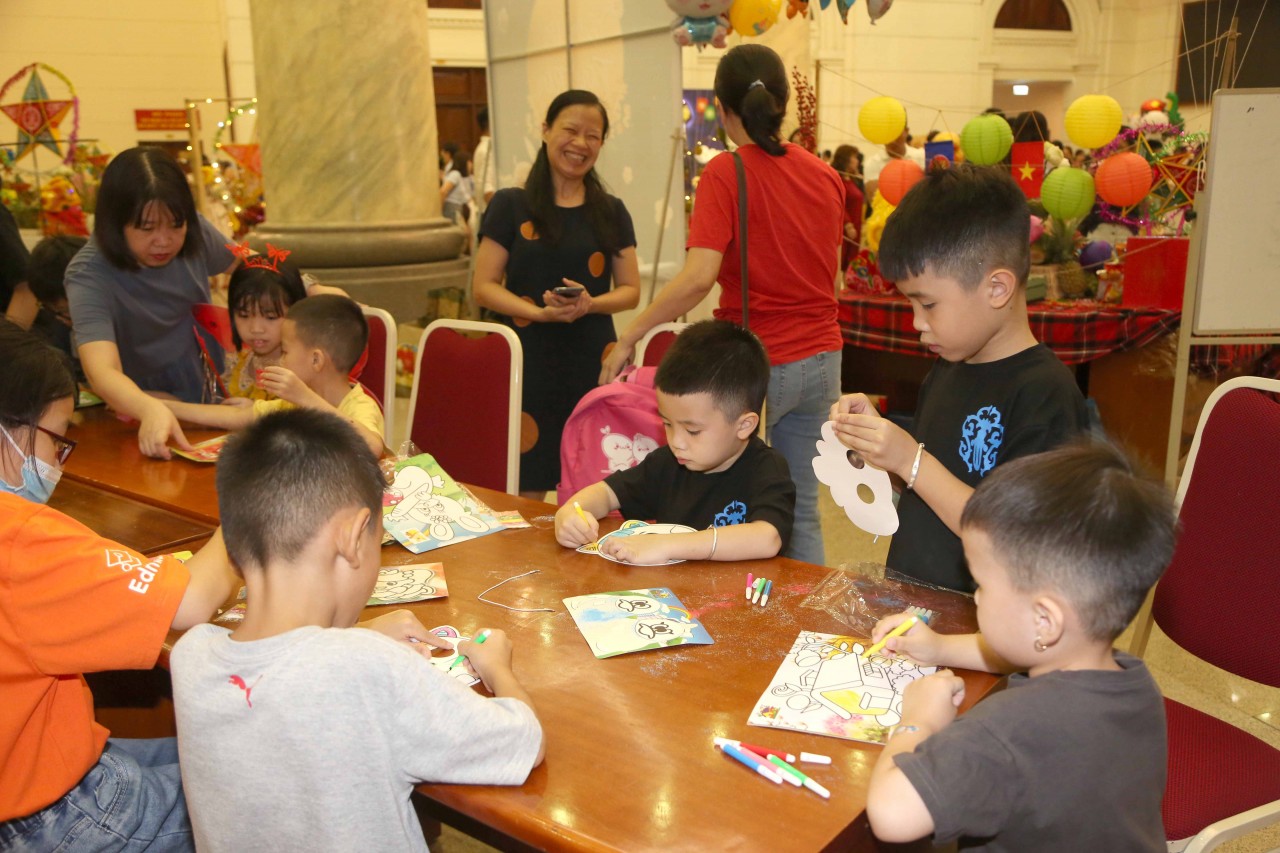 Đoàn thanh niên Bộ Tài chính tổ chức Đêm hội Trăng rằm Đoàn thanh niên Bộ Tài chính tổ chức Đêm hội Trăng rằm