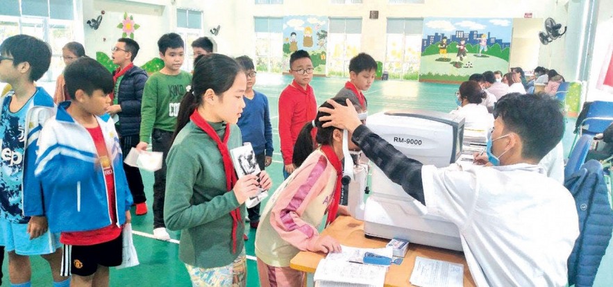 Tham gia BHYT, học sinh trường THPT Phùng Khắc Khoan, Thạch Thất được chăm sóc sức khỏe tại trường. Ảnh: Dũng Ngọc