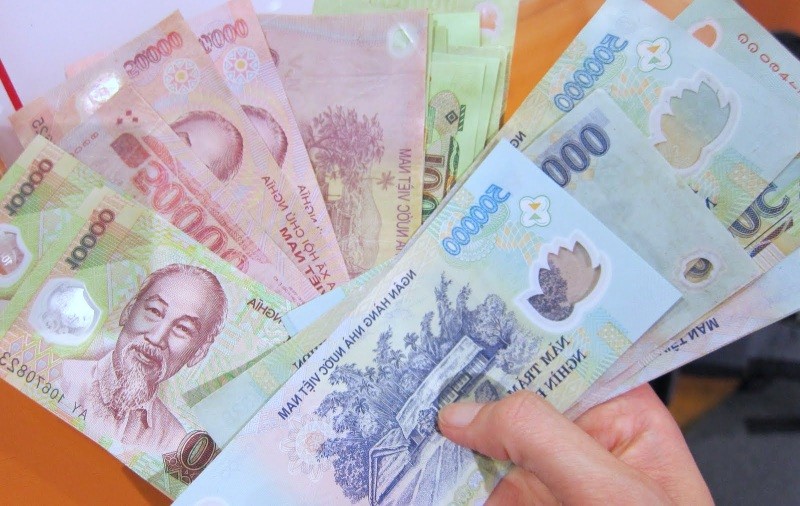 Sao không thử chụp hình ảnh cùng với những chiếc tiền Việt Nam mà bạn đang sở hữu để lưu giữ kỷ niệm? Hãy xem hình ảnh và khám phá các cách chụp ảnh đẹp của sao với tiền Việt Nam nhé.