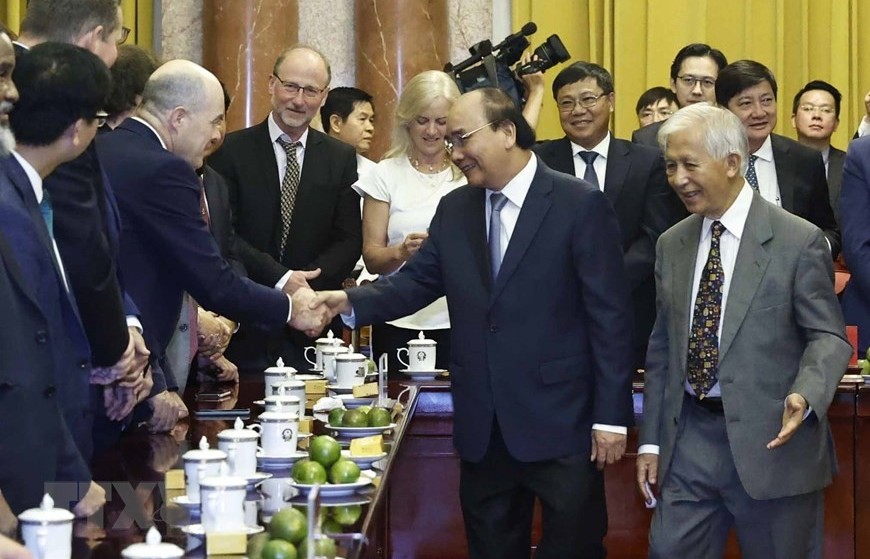 Hình ảnh Chủ tịch nước Nguyễn Xuân Phúc tiếp một số nhà khoa học đoạt giải Nobel
