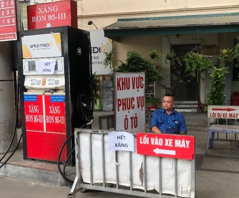 Hà Nội: Xuất hiện cây xăng "đứt nguồn hàng", người dân bức xúc
