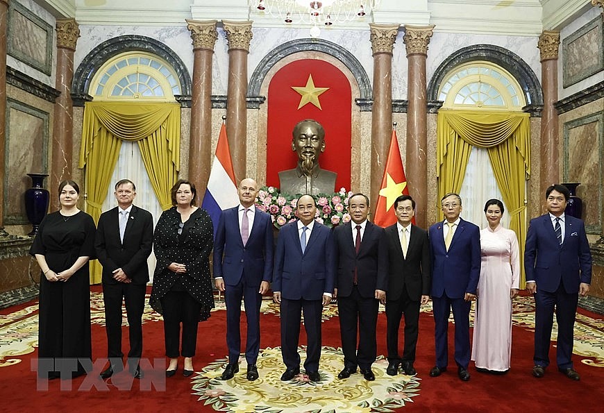 Chủ tịch nước Nguyễn Xuân Phúc tiếp đại sứ các nước đến trình Quốc thư